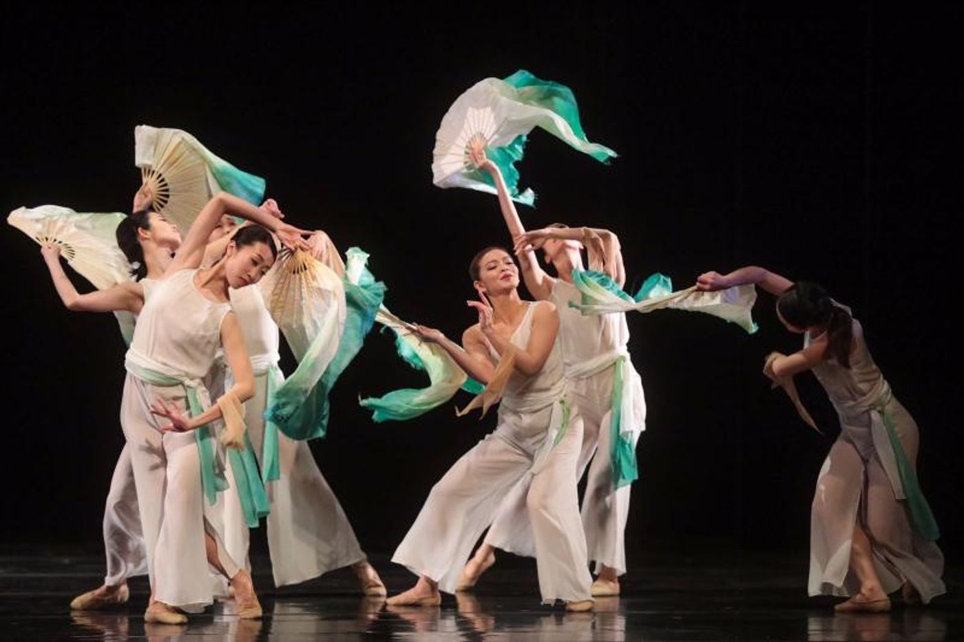 Review: TALE OF THREE CITIES Gathers 'Traditions' at Kwai Tsing Theatre  Image