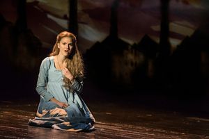 “I Dreamed A Dream†- Melissa Mitchell as ‘Fantine’ in the national tour of LES MISÉRABLES. Photo by Matthew Murphy. @ BroadwayWorld “I Dreamed A Dream†- Melissa Mitchell as ‘Fantine’ in the n Photo