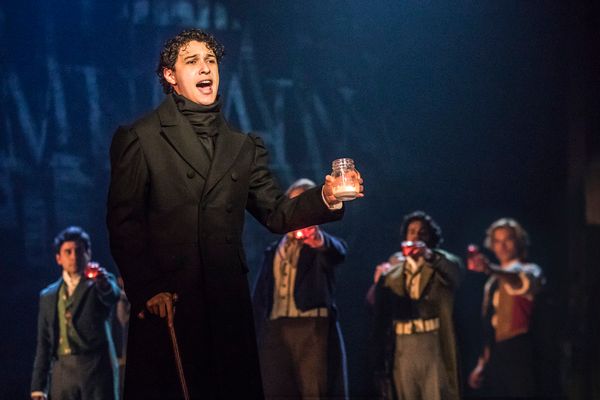 â€œEmpty Chairs at Empty Tablesâ€ - Joshua Grosso as â€˜Mariusâ€™ i Photo
