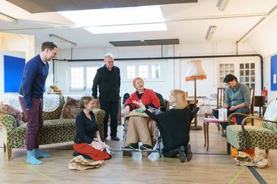 Leo Bill (Michael), Saskia Reeves (Katherine), Jonathan Coy (Geoffrey), Sandra Voe (I Photo