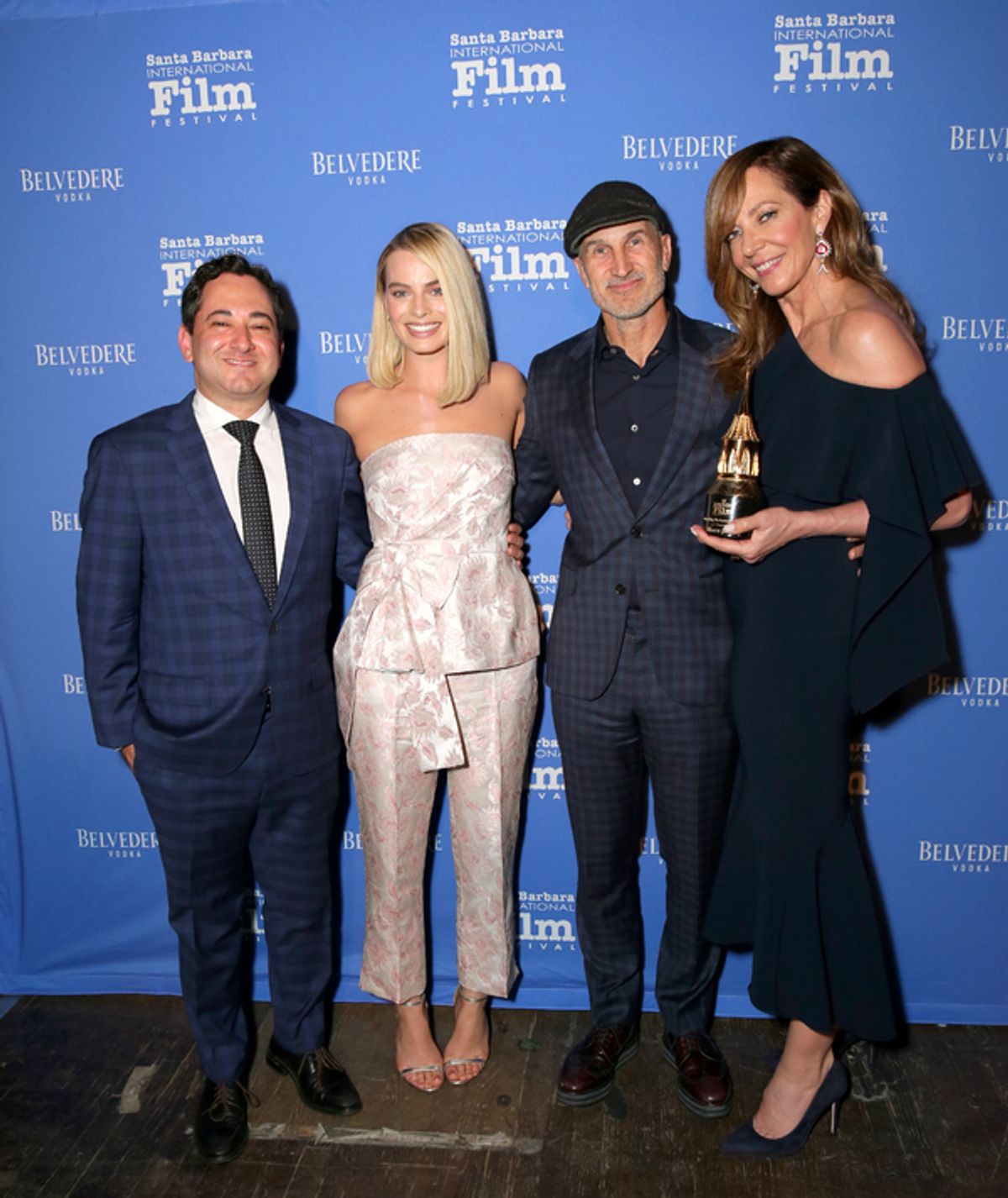 Moderator Scott Feinberg, actress Margot Robbie, director Craig Gillespie and actress Allison Janney pose  at 