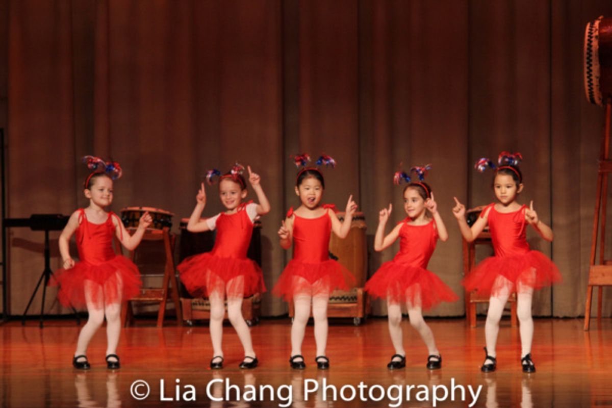 Students from UWSDance with Lainie Sakakura at 