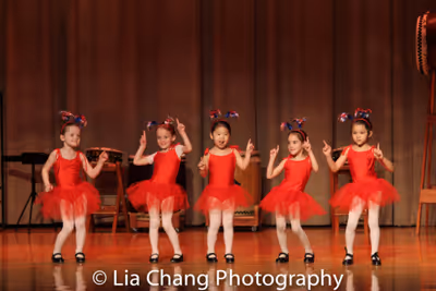 Students from UWSDance with Lainie Sakakura Photo