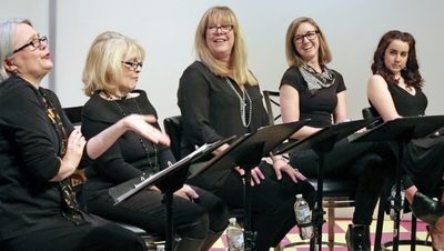 (L to R) Amy Roche, Lynne McGhee, Eva Matteson (Coast 93.1 Radio), Casey Turner, Hann Photo