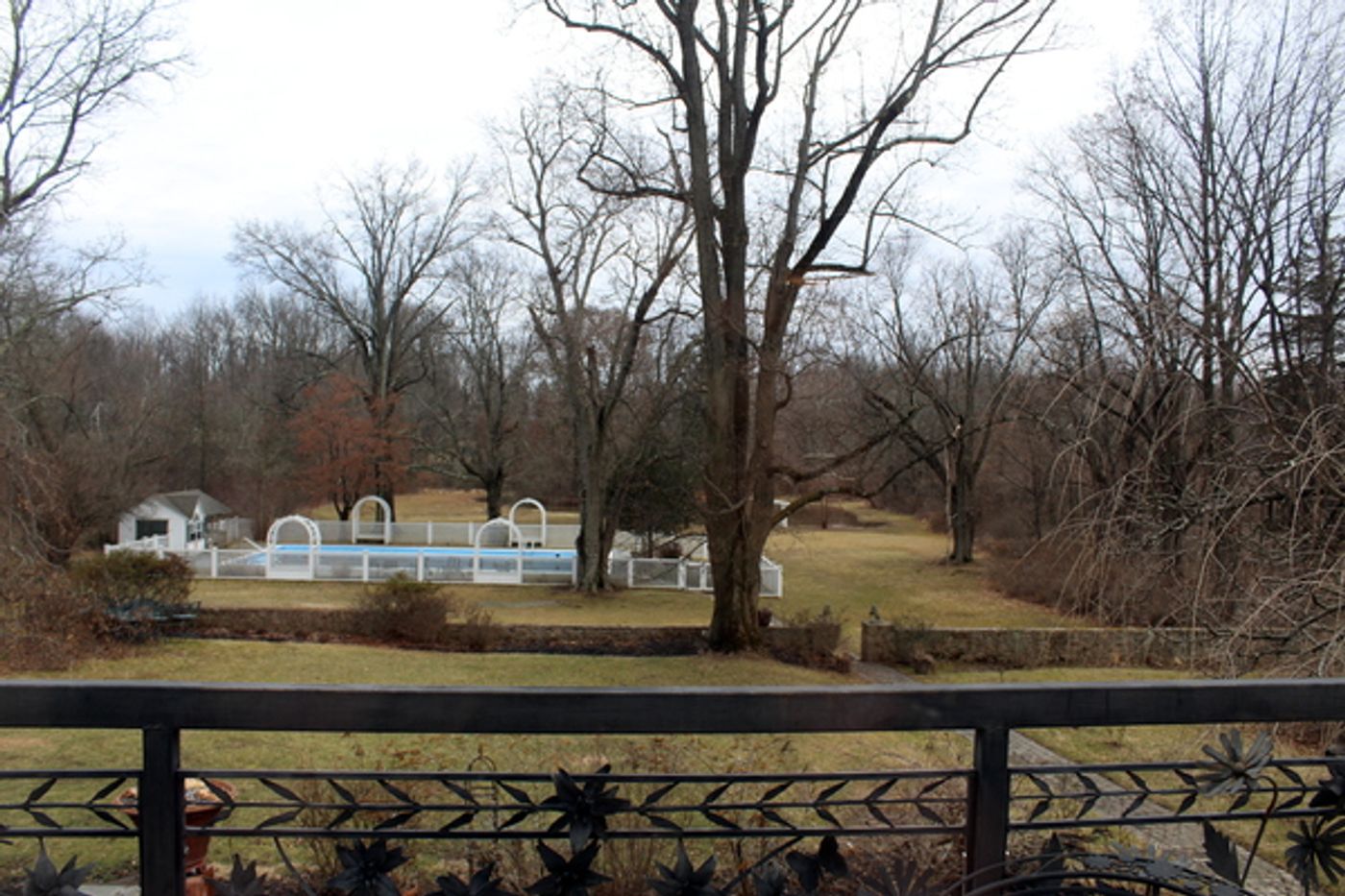 Photo Flash: Frank Ferrante Visits Former Home of George S. Kaufman in Bucks County as preview to AN EVENING WITH GROUCHO  Image