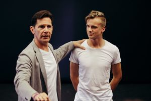 Jonathan Groff Photo