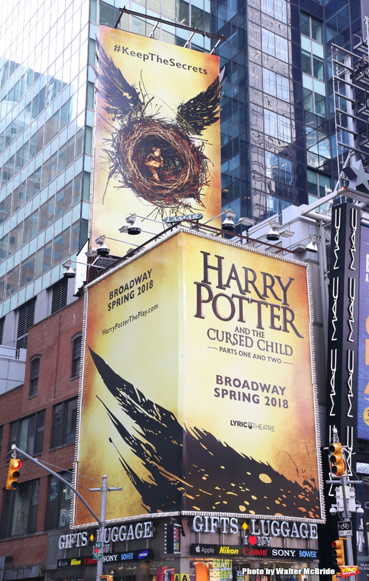 Photo Coverage: Just Like Magic! The HARRY POTTER AND THE CURSED CHILD Marquee Gets Installed!  Image