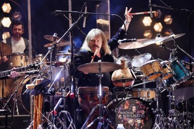 Leslie ManDoki - internationally acclaimed percussionist/singer-songwriter - is the m Photo