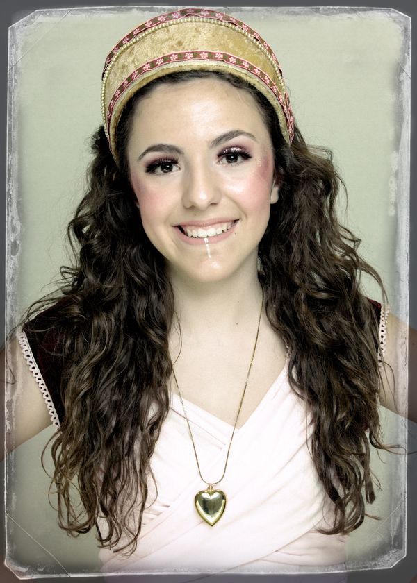 Savannah Foy Photo