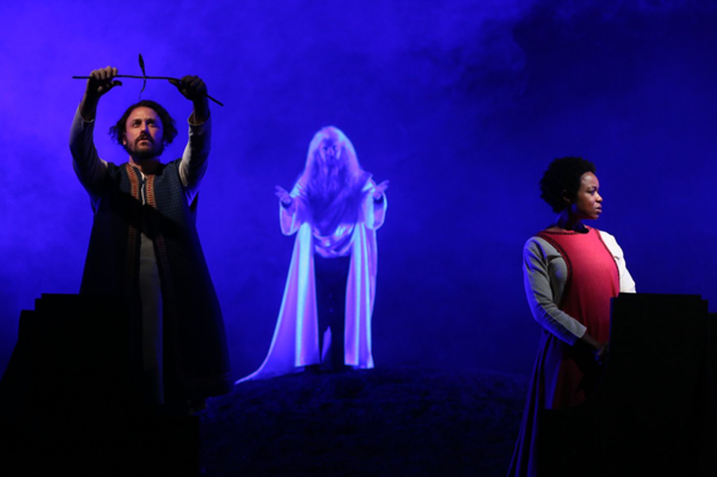 Photo Flash: First Look Vineyard's THE AMATEURS  Image