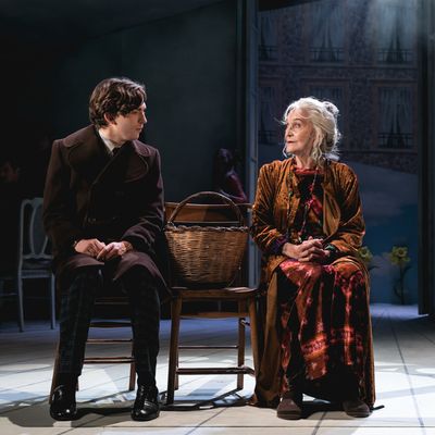 Bill Milner (Harold), Sheila Hancock (Maude)  Photo