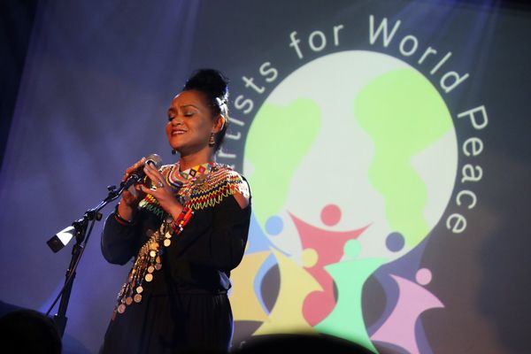 Photos: Broadway Stars Sing Out for Peace at Charity Benefit — photo 28 of 50