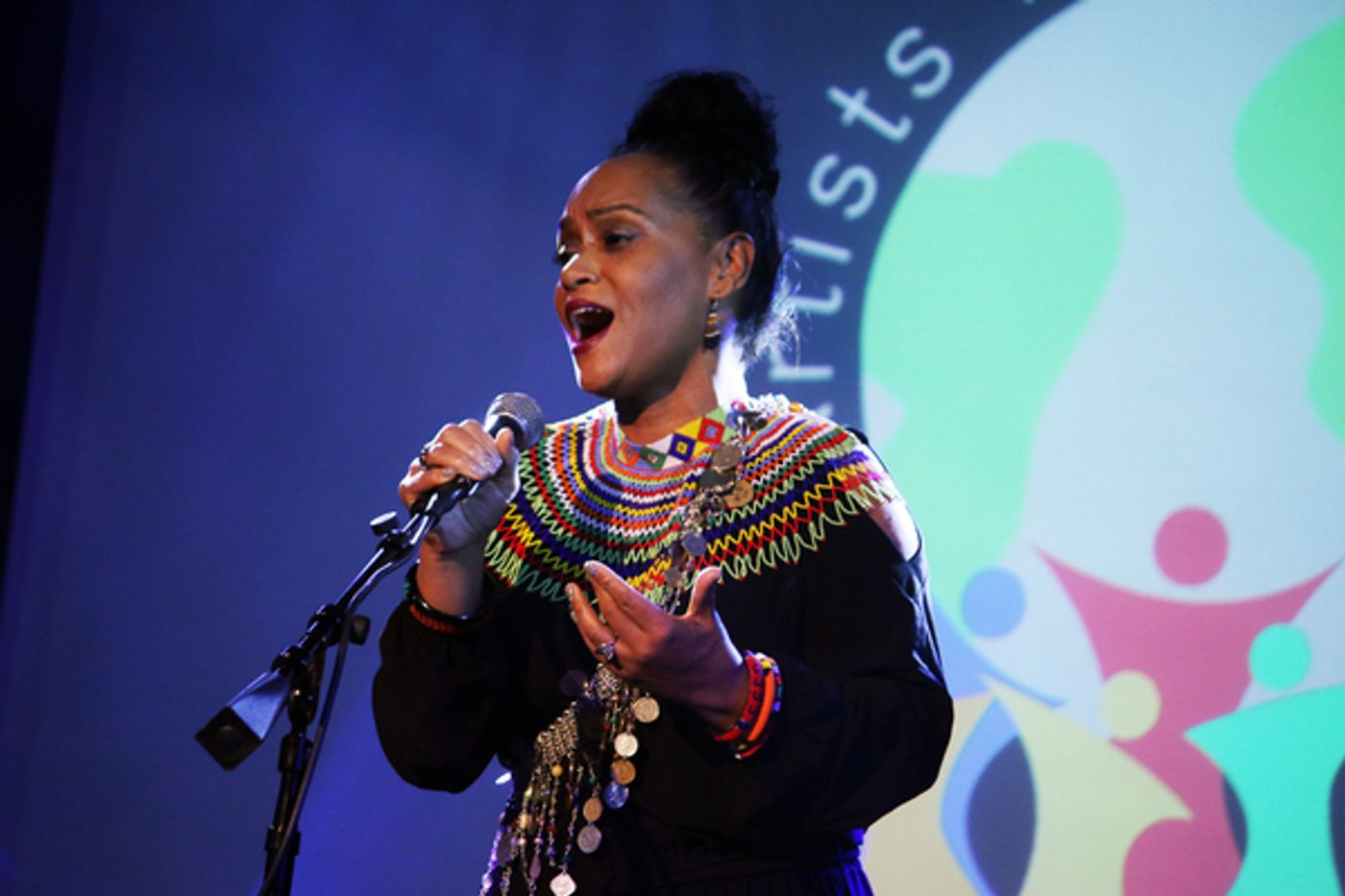 Photo Flash: Broadway Stars Sing Out for Peace at Charity Benefit  Image