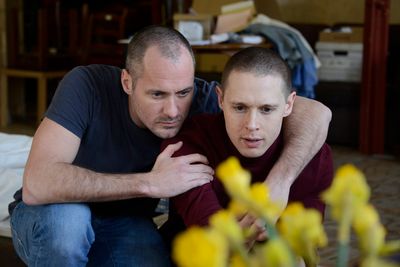 Declan Bennett (Valentin), Samuel Barnett (Molina) Photo