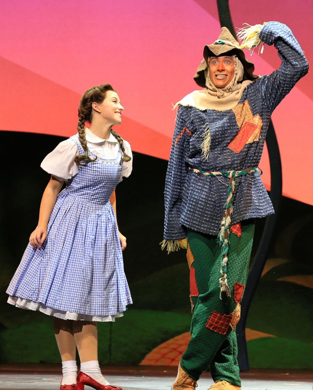 Dorothy (Kalie Kaimann) and Scarecrow (Chris Duir) at 
