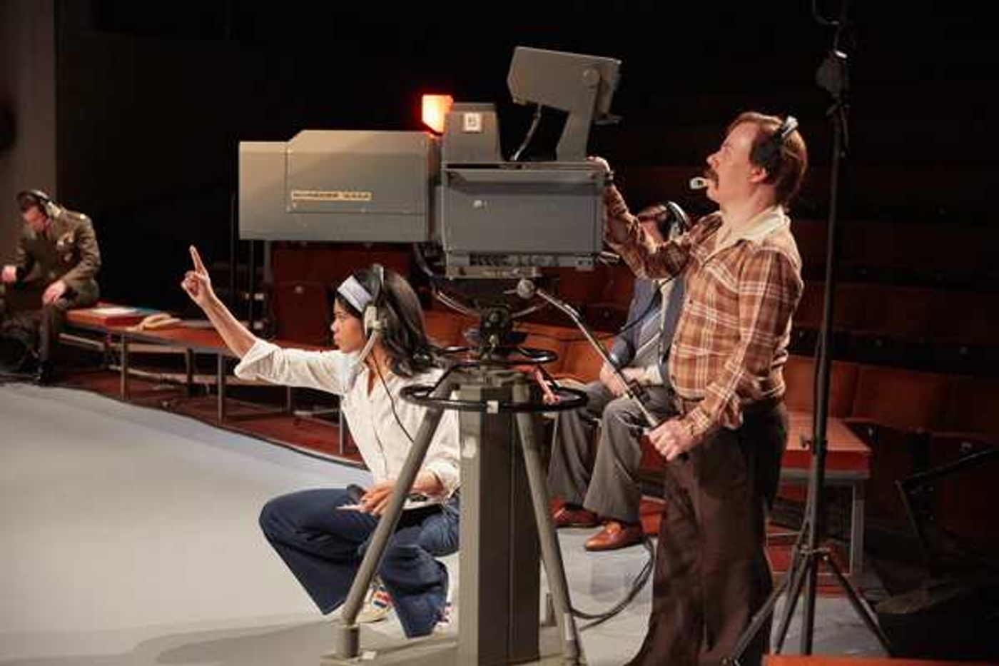 Photo Flash: First Look at FROST/NIXON at Sheffield Theaters  Image