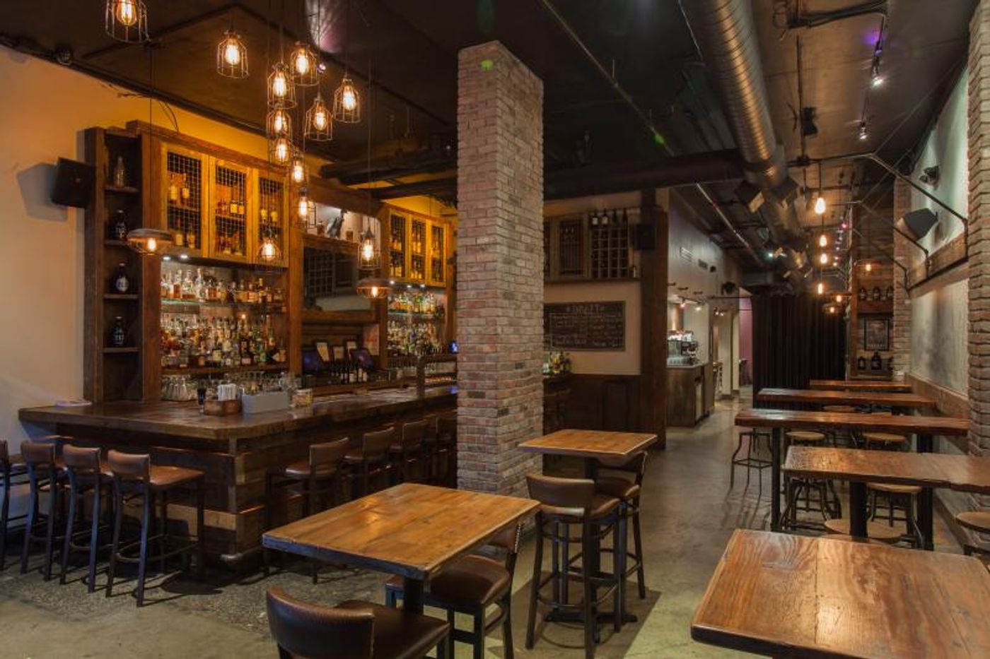 Master Mixologist: Alex Mouzakitis of HandCraft Kitchen & Cocktails  Image