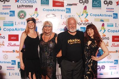 Tara Van Der Kolk, Yolanda van der Kolk-Brown, T. Rob Brown, Cindy Sibilsky Photo