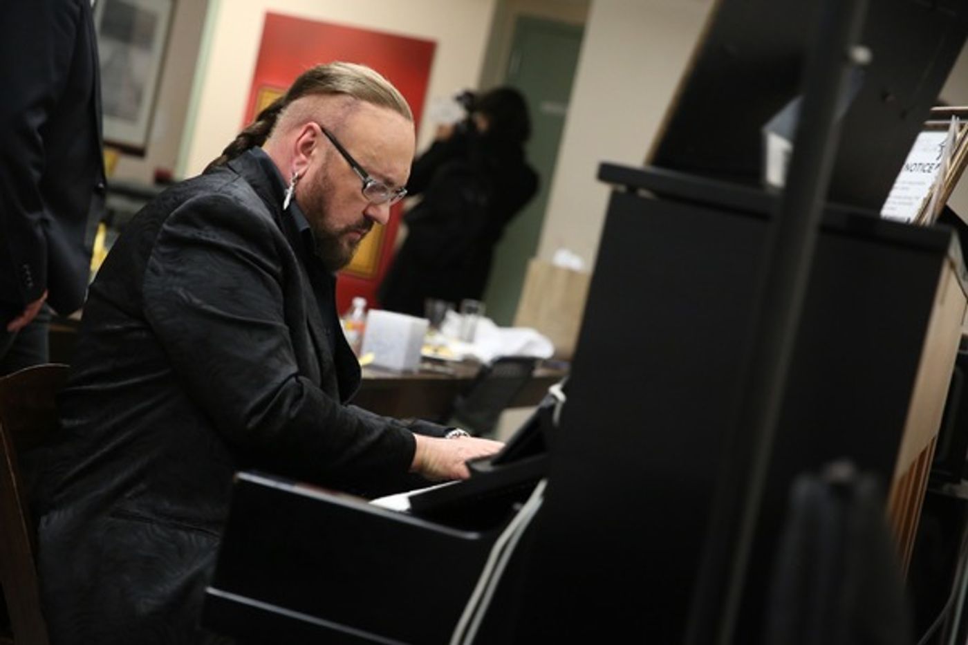 Exclusive Photos & Report - Desmond Child 'Woke Up in New York City'  Image