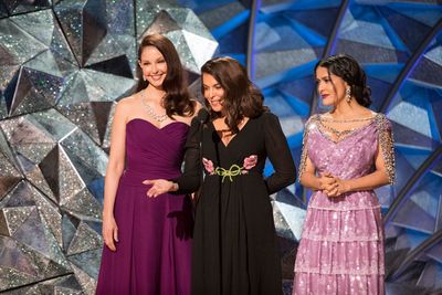 ASHLEY JUDD, ANNABELLA SCIORRA, SALMA HAYEK Photo