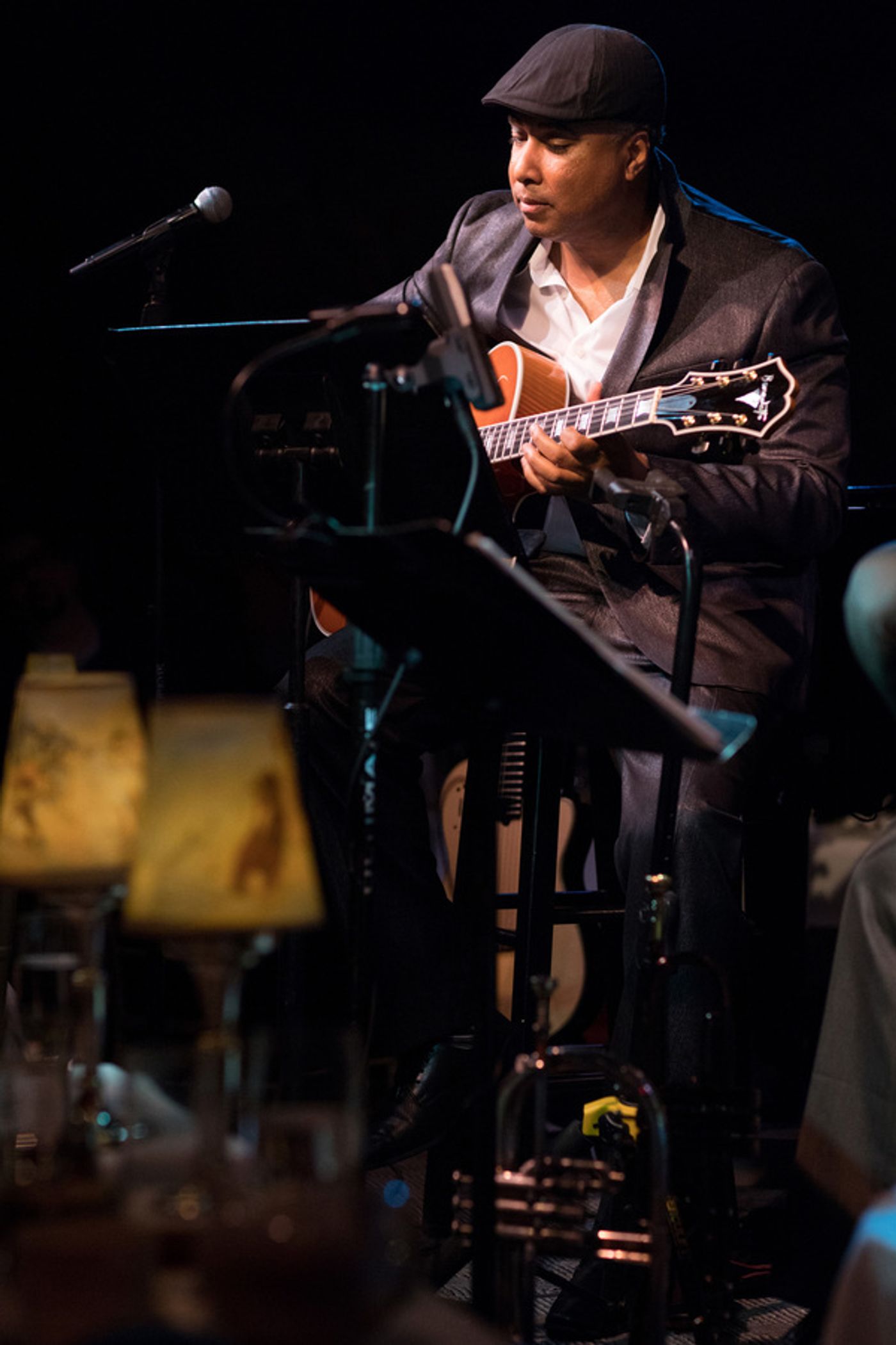 Photo Flash: Bernie Williams Takes the Stage at Cafe Carlyle Photo Flash: Bernie Williams Takes the Stage at Cafe Carlyle Image