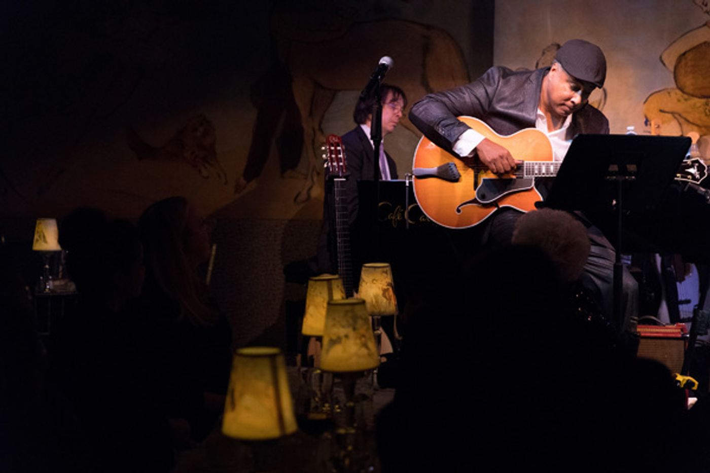 Photo Flash: Bernie Williams Takes the Stage at Cafe Carlyle Photo Flash: Bernie Williams Takes the Stage at Cafe Carlyle Image