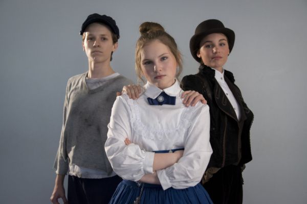 Peyton Nicholson as Ned Land, Alexa Stratton as Pierietta Aronnax, Madeline Carter as Photo