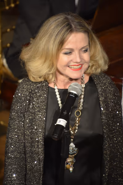 Alison Fraser Photo
