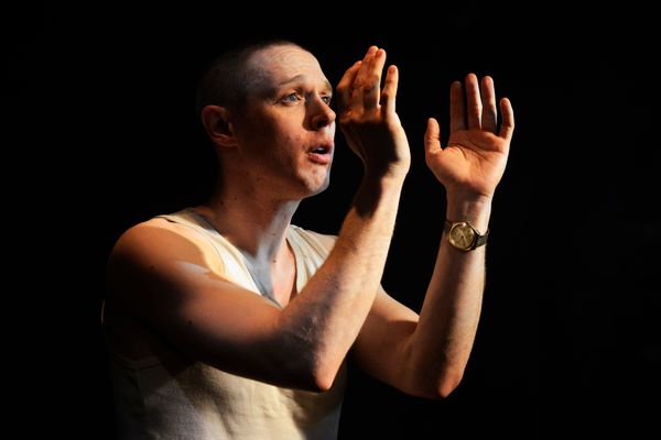 Samuel Barnett Photo