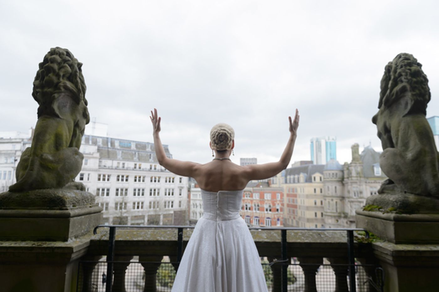 Photo Flash: Madalena Alberto Surprises Shoppers With Showstopping EVITA Performance  Image