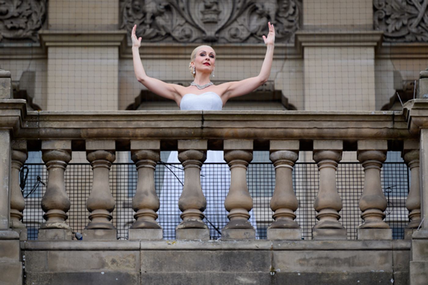 Photo Flash: Madalena Alberto Surprises Shoppers With Showstopping EVITA Performance  Image