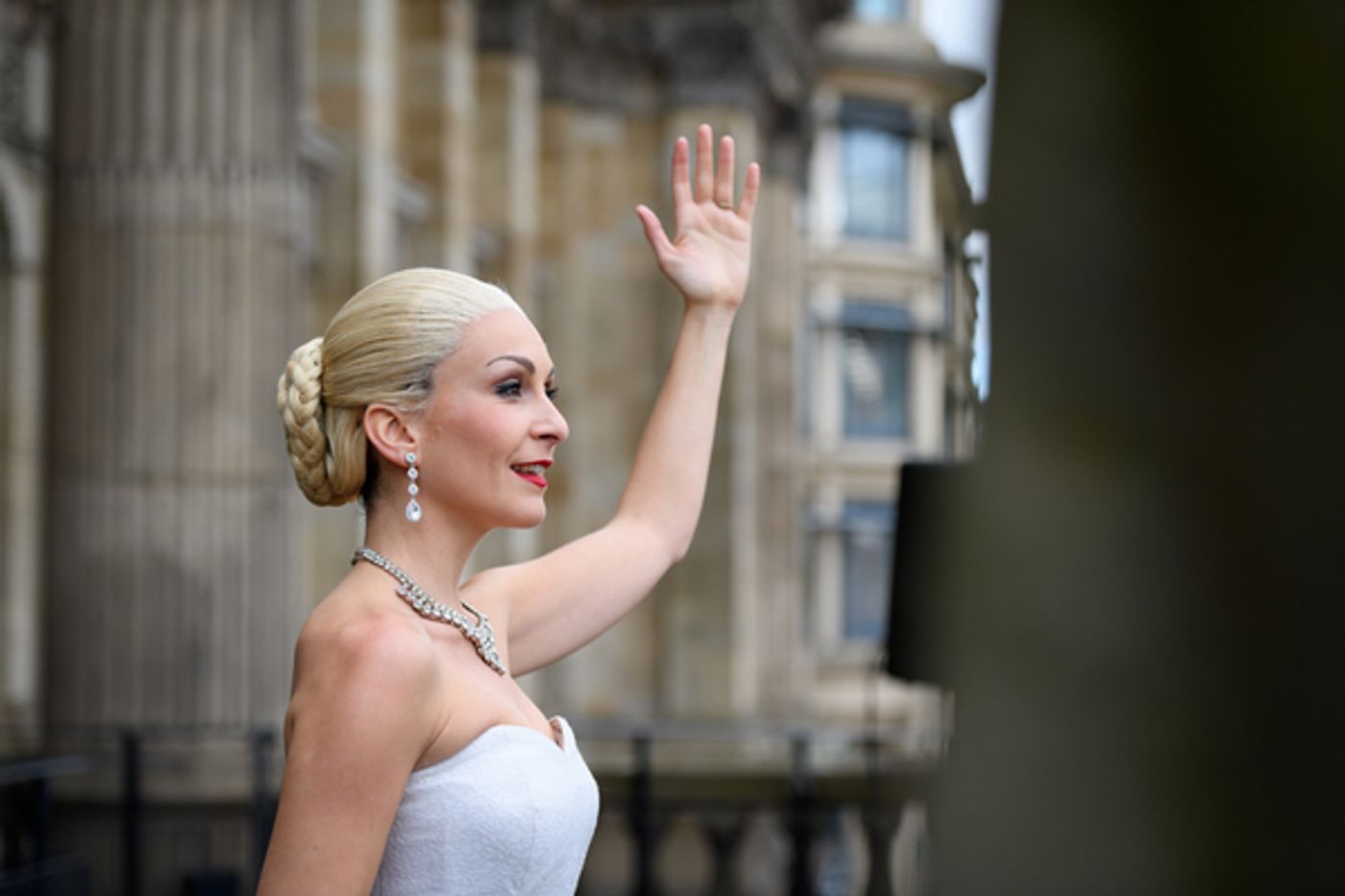 Photo Flash: Madalena Alberto Surprises Shoppers With Showstopping EVITA Performance  Image