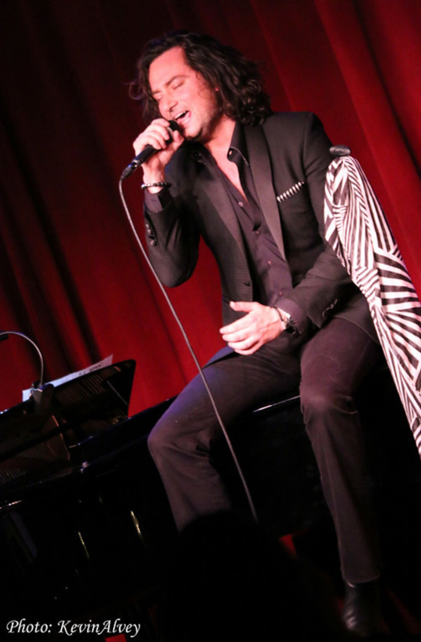 Photo Flash: Constantine Maroulis Takes the Stage at Birdland  Image