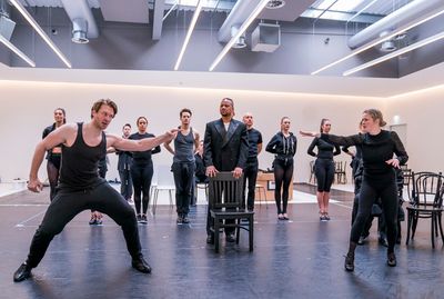Chris Warner Drake, Cuba Gooding Jr., Sarah Soetaert and the company Photo