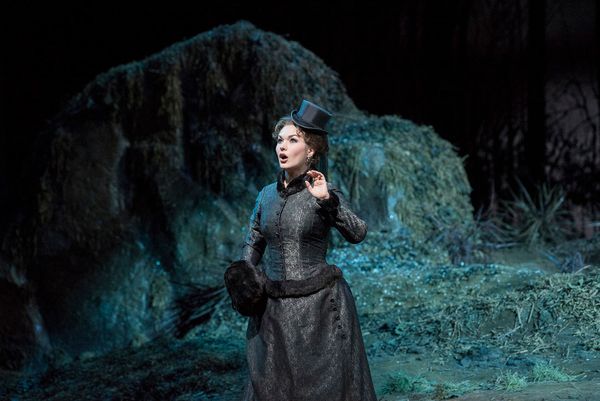 Photo Flash: First Look At Lucia di Lammermoor at The Met — photo 9 of 28
