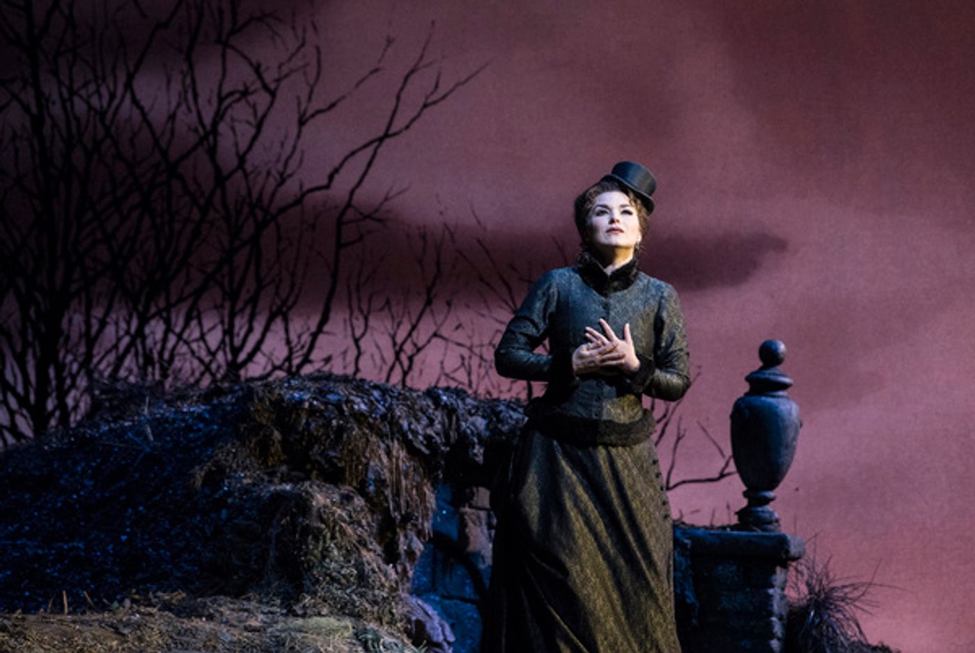 Photo Flash: First Look At Lucia di Lammermoor at The Met  Image