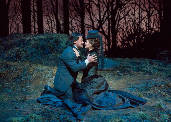 Photo Flash: First Look At Lucia di Lammermoor at The Met — photo 10 of 28