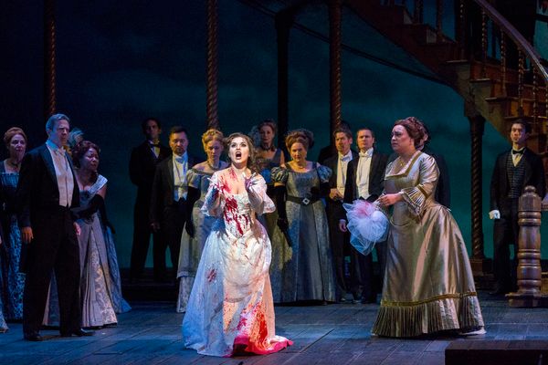 Photo Flash: First Look At Lucia di Lammermoor at The Met — photo 5 of 28
