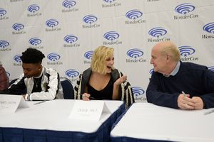 JOE POKASKI, GINA PRINCE-BYTHEWOOD, GINA PRINCE-BYTHEWOOD, AUBREY JOSEPH, OLIVIA HOLT, JEPH LOEB @ BroadwayWorld JOE POKASKI, GINA PRINCE-BYTHEWOOD, GINA PRINCE-BYTHEWOOD, AUBREY JOSEPH, OLIVIA HOLT Photo
