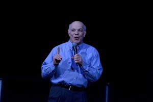 Eddie Korbich @ BroadwayWorld Eddie Korbich Photo