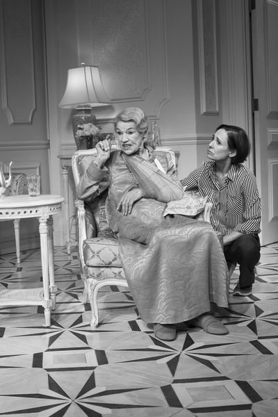 Glenda Jackson, Laurie Metcalf  Photo