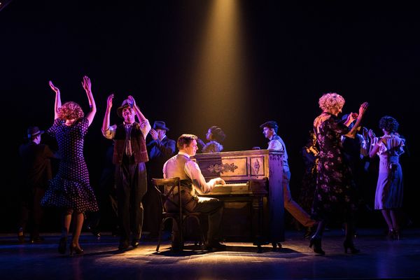 Harry Connick, Jr. (Henry Gondorff) and the company; Photo by Evan Zimmerman for Murp Photo