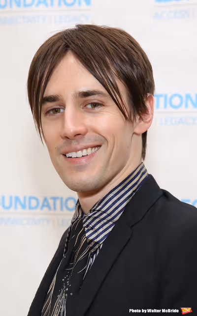 Reeve Carney  Photo