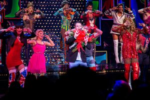 Caroline Bowman, Kirstin Maldonado, David Cook, Daniel Stewart Sherman, Wayne Brady and the cast of KINKY BOOTS @ BroadwayWorld Caroline Bowman, Kirstin Maldonado, David Cook, Daniel Stewart Sherman, Wayne Brady a Photo