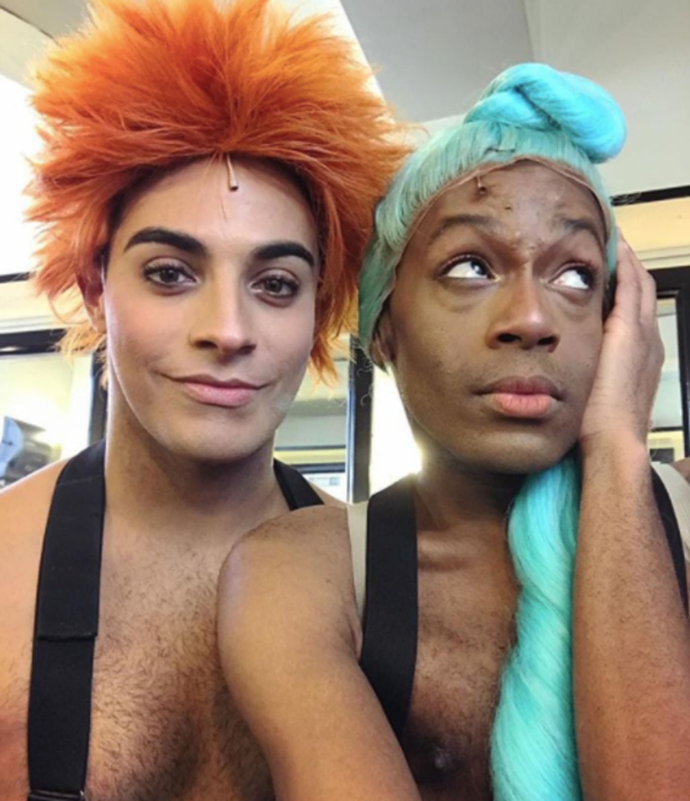 Photo Flash: HAMILTON Chicago Cast Members Enjoy Their Apple Products, and More Saturday Intermission Pics!  Image