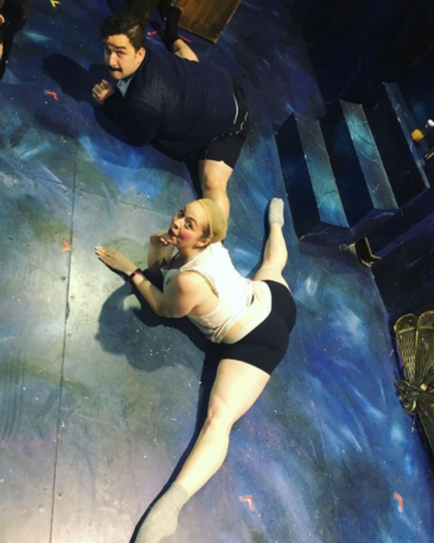 Photo Flash: HAMILTON Chicago Cast Members Enjoy Their Apple Products, and More Saturday Intermission Pics!  Image