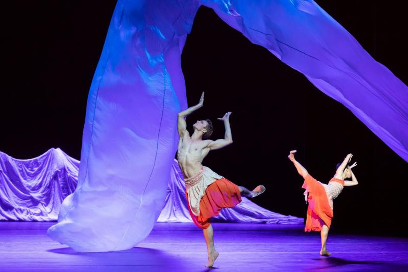 Review: MURPHY Is A Beautiful Celebration Of Acclaimed Australian Choreographer Graeme Murphy's Extensive Career Review: MURPHY Is A Beautiful Celebration Of Acclaimed Australian Choreographer Graeme Murphy's Extensive Career Image