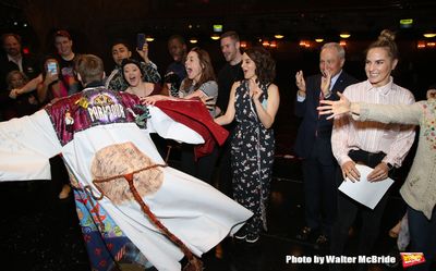 Brendon Stimson, Tina Fey, Lorne Michaels and Katie Webber with cast Photo