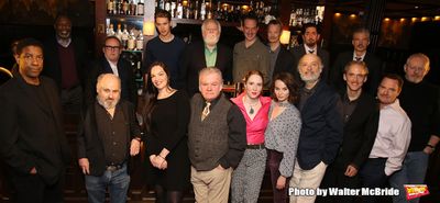 Denzel Washington with the Broadway cast  Photo
