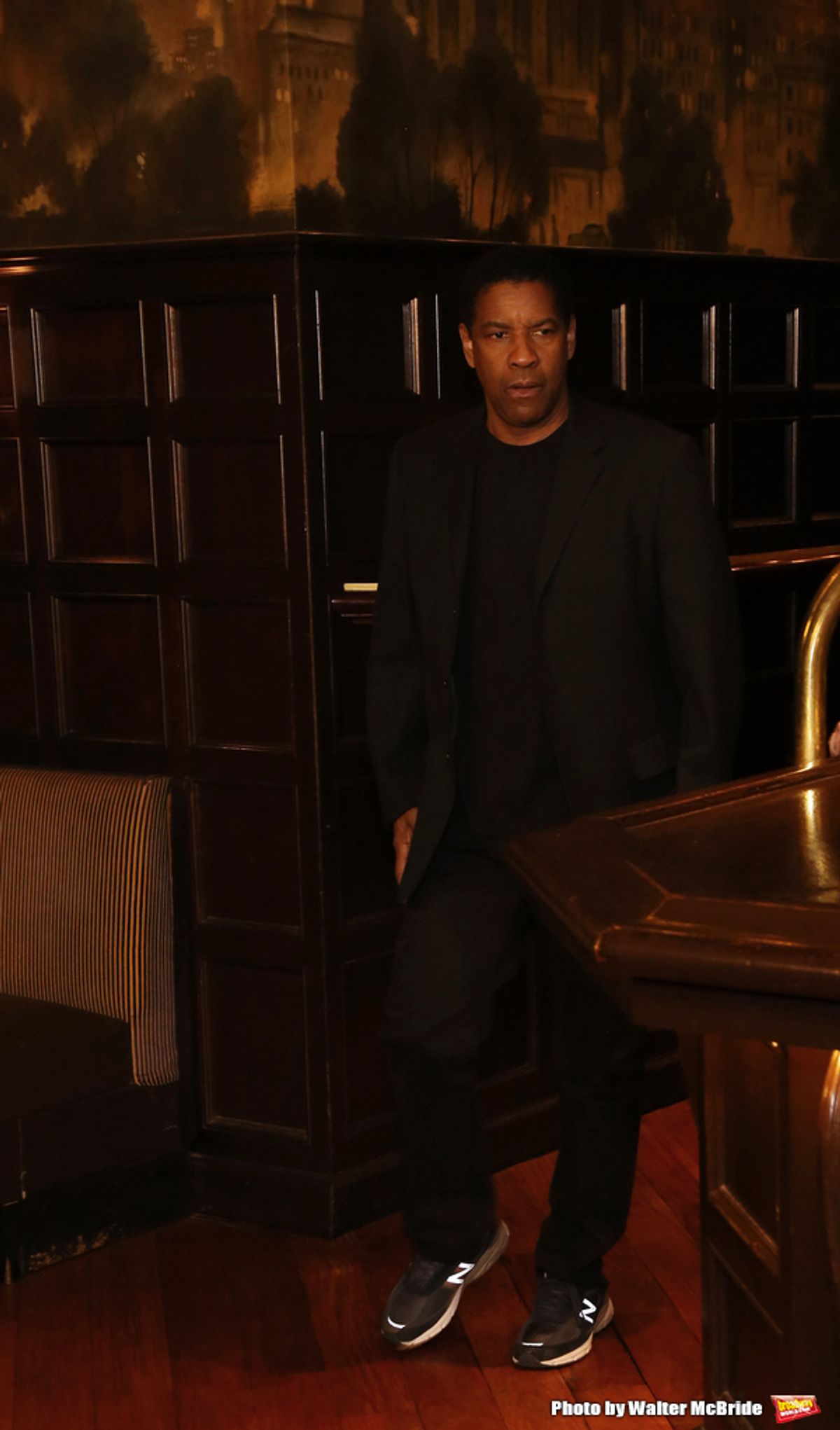 Denzel Washington with the Broadway cast at 